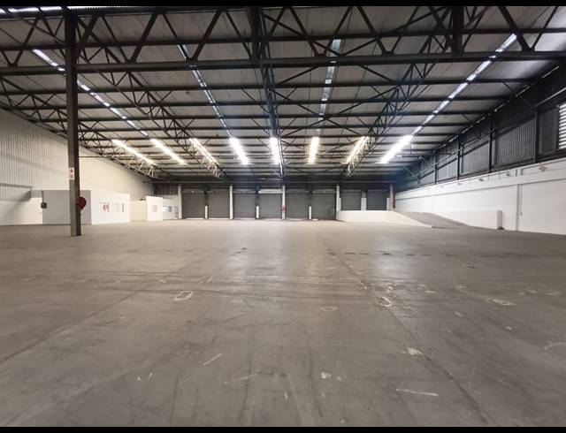 2,875M² WAREHOUSE TO LET IN NEW GERMANY